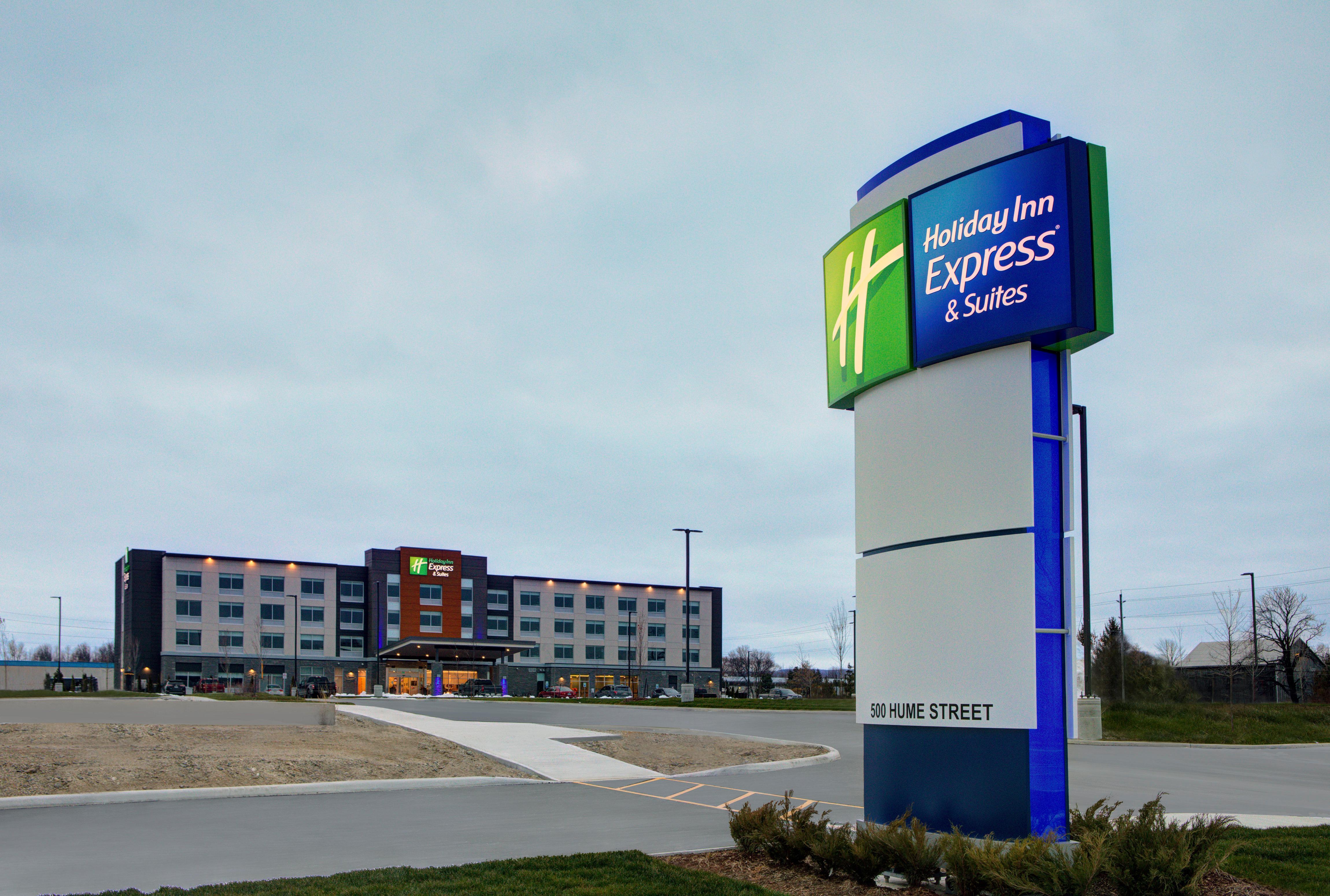 Holiday Inn Express & Suites - Колінгвуд Екстер'єр фото